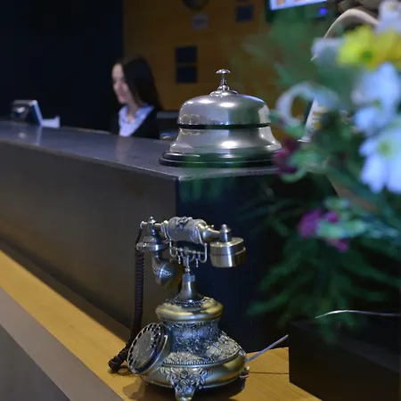 Wes 4* Κοτζαελί