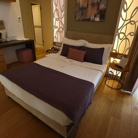 Wes Κοτζαελί