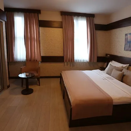 Hotel Wes 4*