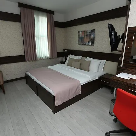 Wes Κοτζαελί