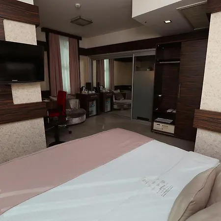 Hotel Wes 4*