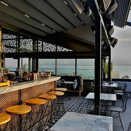 Wes Κοτζαελί