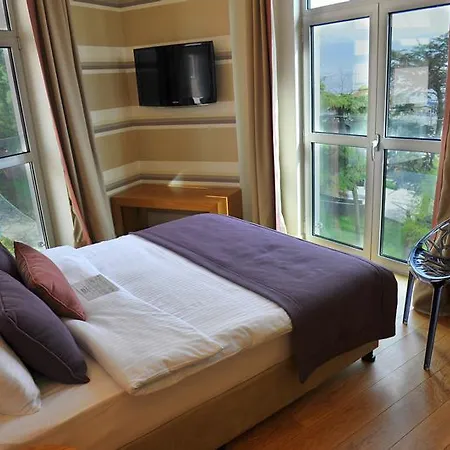 Hotel Wes 4*